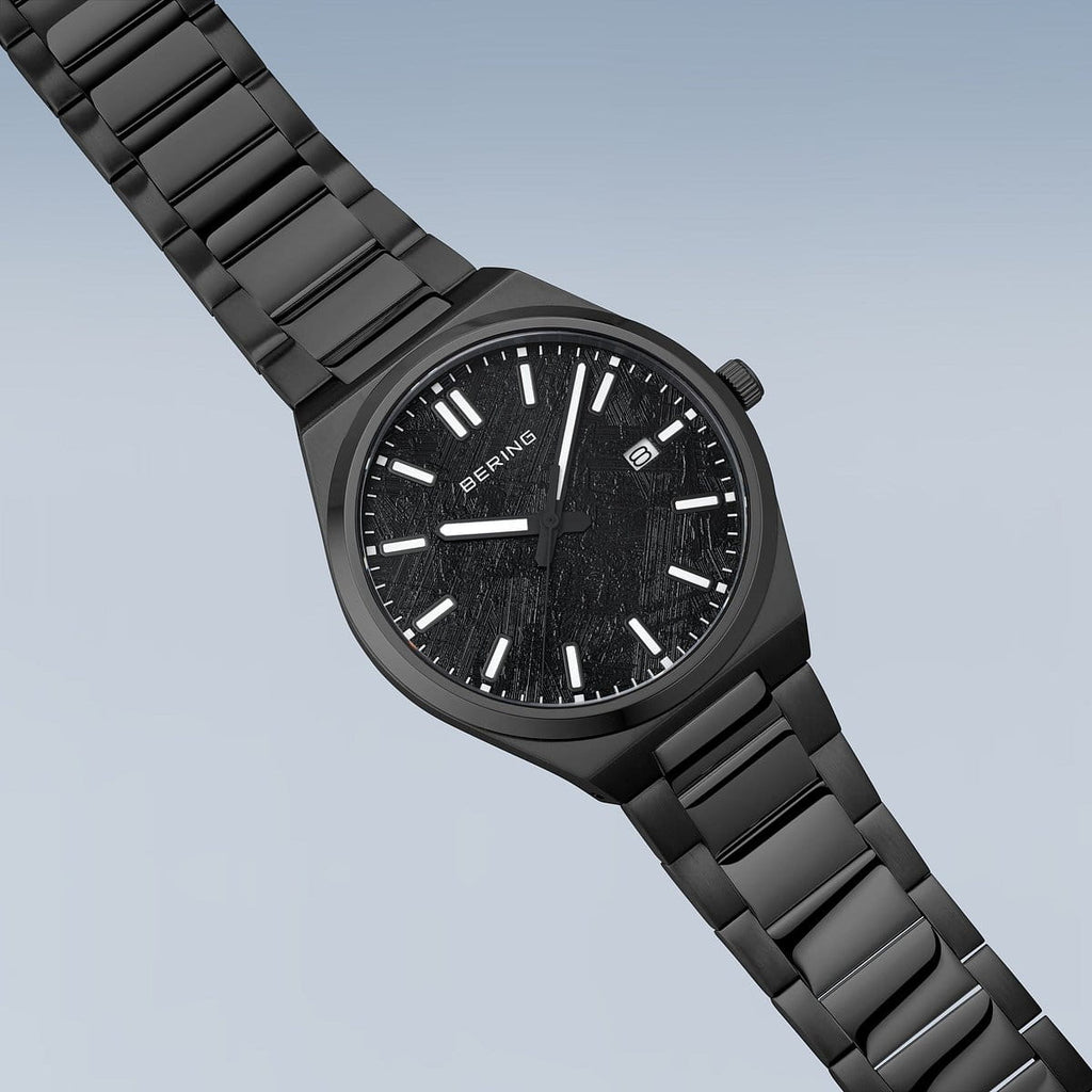BERING Classic Brushed Black 39mm Black Öldruck Dial Men's Watch 17639-722